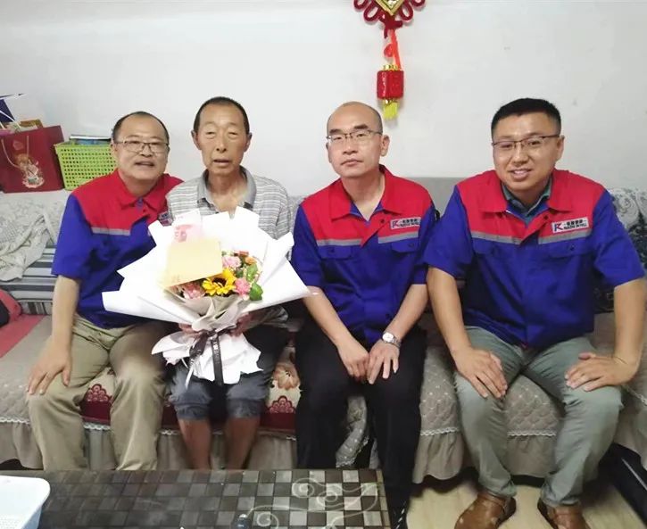 點滴關愛暖人心