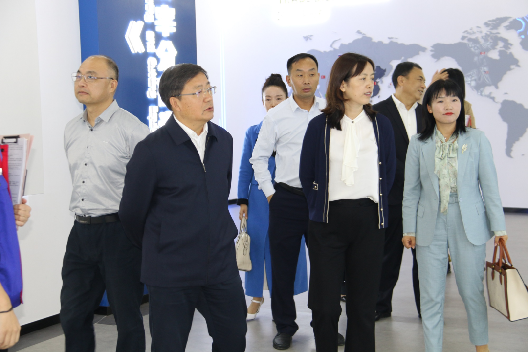 青島市科技局基礎(chǔ)研究處處長李欣一行蒞臨銳智考察指導(dǎo)市重點實驗室建設(shè)工作 青島市科技局基礎(chǔ)研究處處長李欣一行蒞臨銳智考察指導(dǎo)市重點實驗室建設(shè)工作