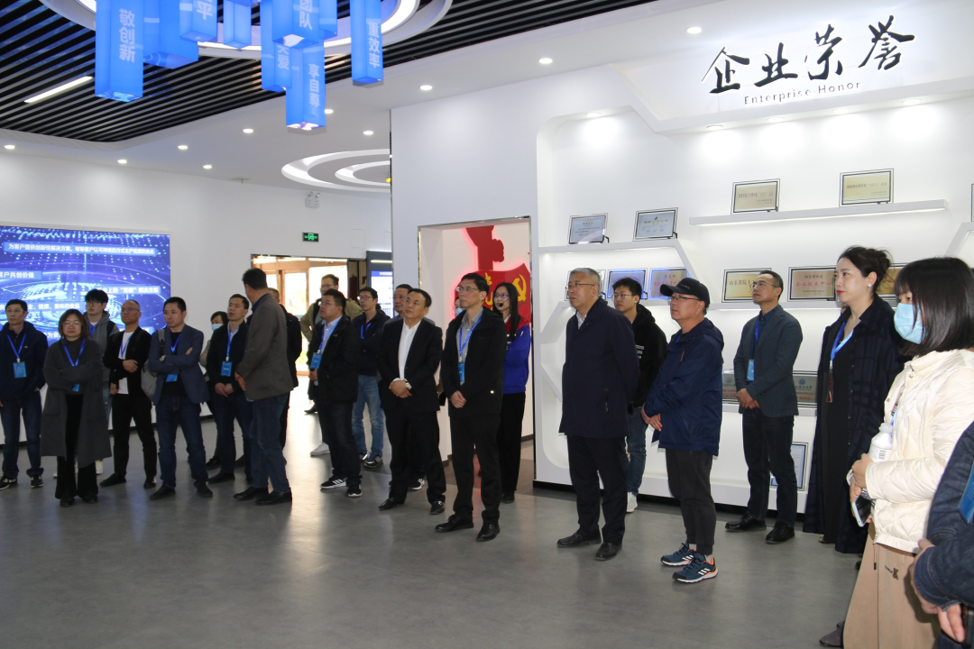 舟山市經(jīng)信局副局長毛潤洲攜舟山市優(yōu)秀企業(yè)家代表一行40余人蒞臨銳智股份調(diào)研考察! 舟山市經(jīng)信局副局長毛潤洲攜舟山市優(yōu)秀企業(yè)家代表一行40余人蒞臨銳智股份調(diào)研考察!